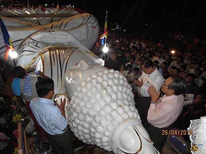 ပိဋကတ္သံုးဘံုေက်ာက္စာႏွင့္ စက်င္႐ုပ္ပြားေတာ္ကုိ ေရးၿမိဳ႕တြင္ လူေထာင္ခ်ီ ဖူးေျမာ္