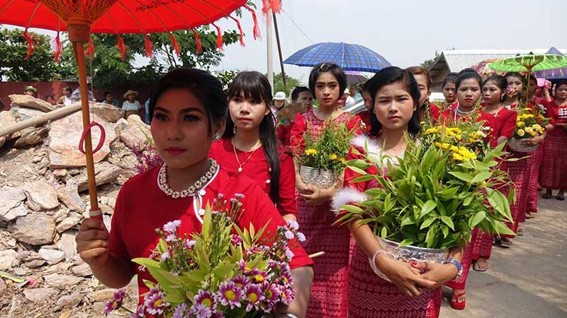 သမုိင္း၀င္ ေရႊၾကက္ယက္ဘုရား ကဆုန္ေညာင္ေရသြန္းပြဲေတာ္ က်င္းပ