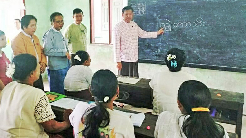 စာတတ္ေျမာက္​​ေရး ေမာ္​လၿမိဳင္​တကၠသိုလ္​​ေက်ာင္​းသားမ်ား ကူညီသင္​ၾကား​ေပး