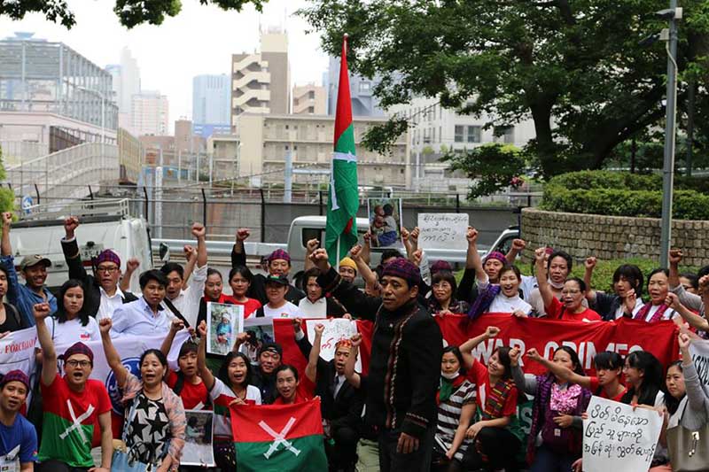 စစ္ေဘးေရွာင္မ်ားကိုကယ္ထုတ္ေပးရန္ တိုက်ဳိျမန္မာသံ႐ံုးေရွ႕တြင္ဆႏၵျပေတာင္းဆို