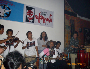 ကခ်င္နွင့္​ ရခိုင္ ဒုကၡသည္အ​ေရး​ေဆာင္႐ြက္သည့္​ အနုပညာ႐ွင္မ်ား​ တား​ျမစ္ခံရ