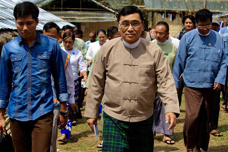 တပ္မေတာ္က ခြင့္ျပဳ၍ တိုုက္ပြဲတြင္း ပိတ္မိျပည္သူ ၁၃၀ ေက်ာ္ကုိ ကယ္ထုုတ္