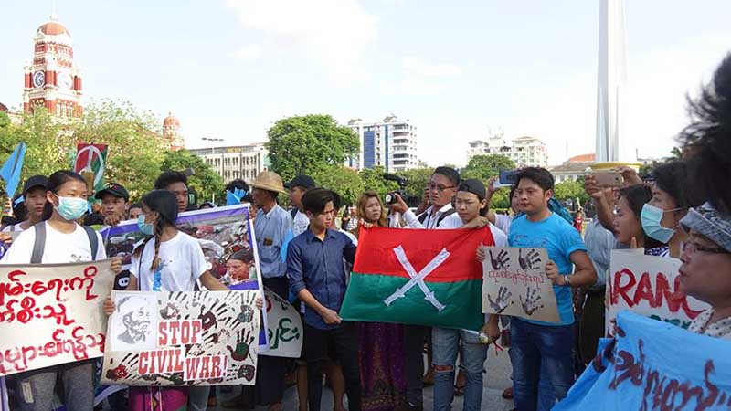 ထုိးစစ္ရပ္တန္႔ေရးႏွင့္ပိတ္မိျပည္သူမ်ား ကယ္တင္ေပးရန္ ရန္ကုန္တြင္ ဆႏၵျပ