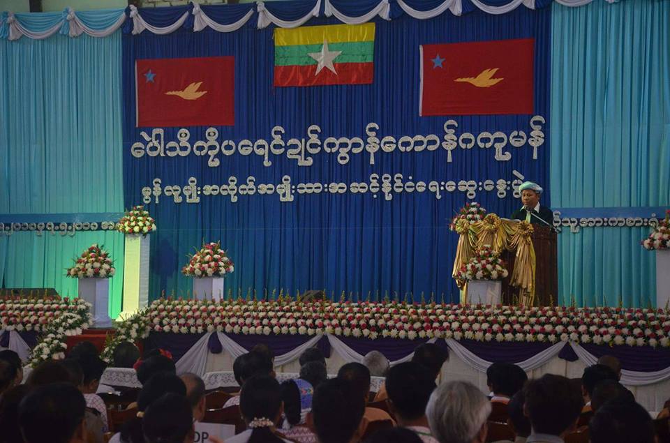 ပဋိပကၡမ်ားကုိ ေသနတ္ျဖင့္မေျဖရွင္းဘဲ ပါးစပ္ျဖင့္ေျဖရွင္းရန္တိုက္တြန္း