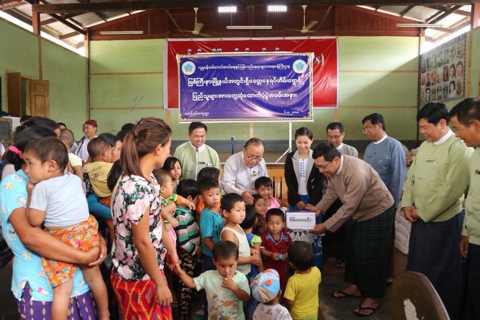 ကခ်င္စစ္ေဘးေရွာင္မ်ားကို အစိုးရက ေထာက္ပံ့ေငြႏွင့္ စားနပ္ရိကၡာအကူအညီေပးအပ္