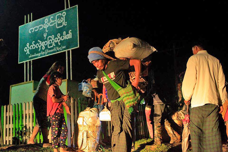 ပိတ္မိေနသည့္ ကခ်င္စစ္ေဘးေရွာင္ ၁၃၀ေက်ာ္ ကာမိုင္းၿမိဳ႕ကို ေရာက္ရွိလာ