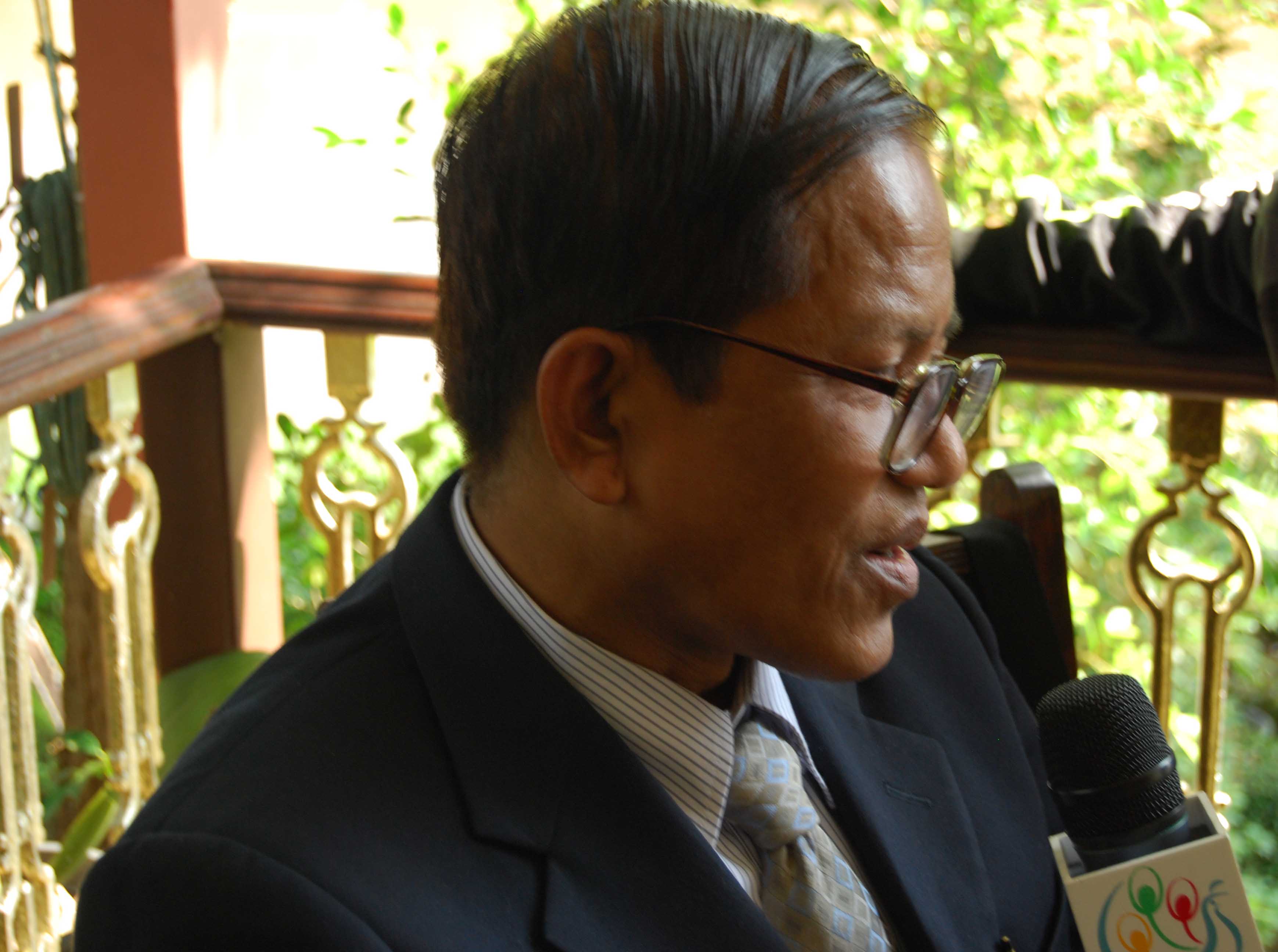 မြန္လူမ်ဳိးမ်ားအေနျဖင့္ နုိင္ငံေရးျပႆနာကုိ ႏုိင္ငံေရးနည္းျဖင့္ ေျဖရွင္းသည့္လမ္းေၾကာင္းေပၚ ေလွ်ာက္မည္