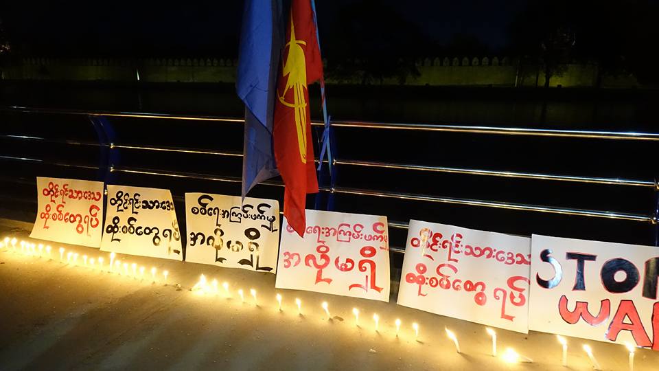 ကခ်င္ထိုးစစ္​ရပ္​ဆိုင္​း​ရန္ မႏၱ​ေလးက်ံဳး​ေဘးတြင္  ဖေယာင္းတိုင္ထြန္းညႇိဆုေတာင္​း