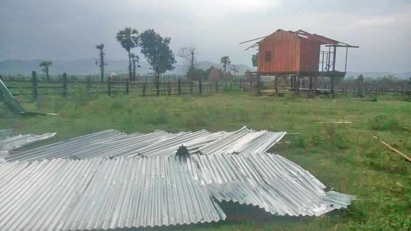 အင္းေတာ္ၿမိဳ႕နယ္တြင္ ေလျပင္းတိုက္ခတ္၊ ေနအိမ္အခ်ဳိ႕ ပ်က္စီး