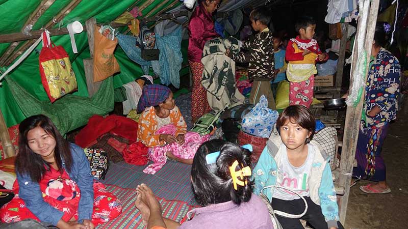 ေအာင္ေလာ့ဒ္ရြာက တိမ္းေရွာင္လာသည့္ စစ္ေရွာင္ျပည္သူမ်ား