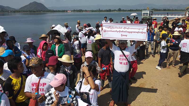 ကခ်င္​စစ္​ပြဲ ကရင္​နီျပည္​သူ​မ်ား ကန္​႔ကြက္​ဆႏၵထုတ္​​ေဖာ္​
