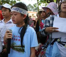 ေျမယာသိမ္းခံရျပီး ေထာင္က်ေနသည့္ မိခင္မ်ားလြတ္ေျမာက္ေရး ကေလးမ်ားဆနၵျပ