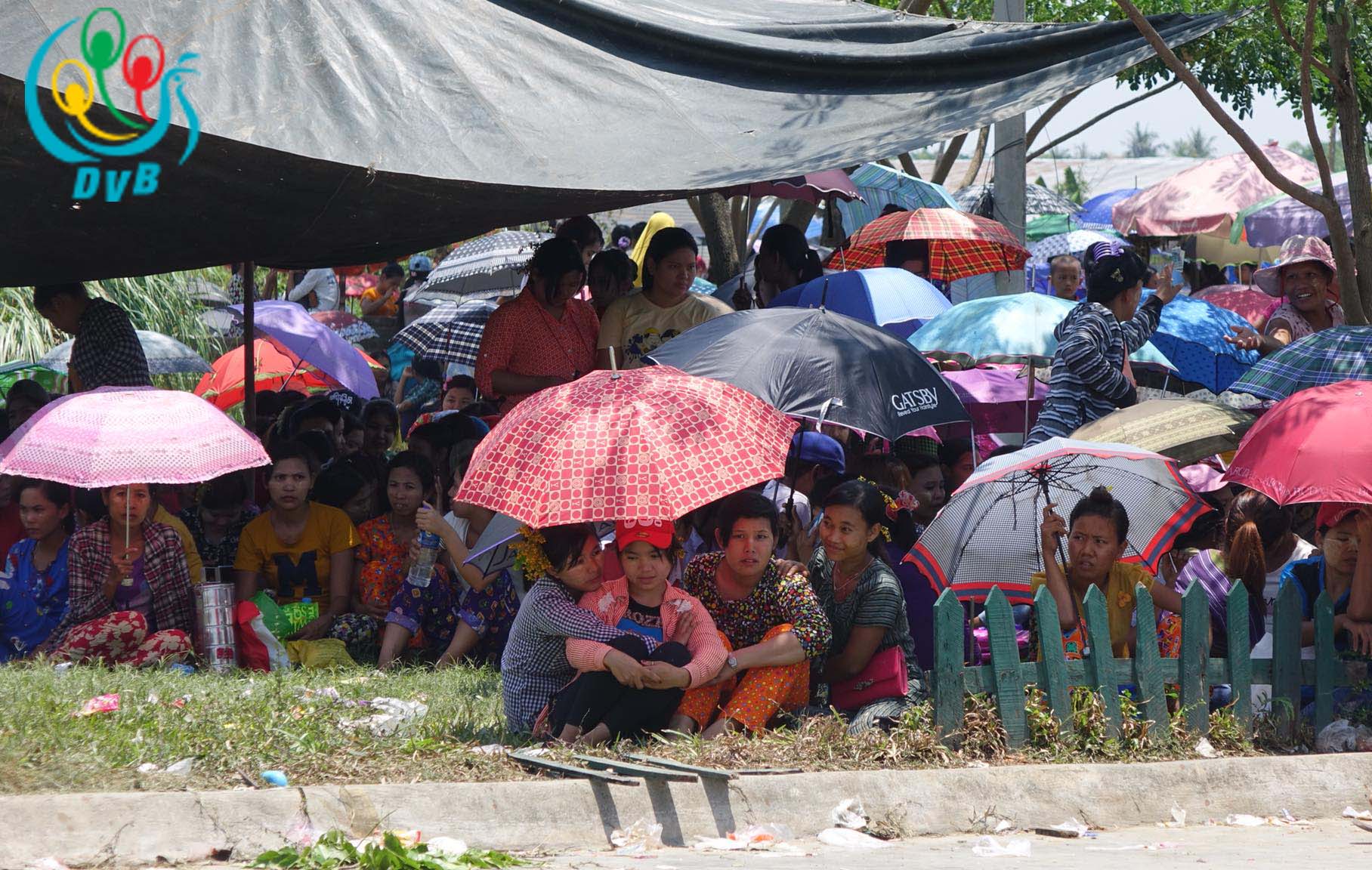ခ်ိန္းရီဖိနပ္စက္႐ုံအလုပ္သမား ၆၀၀၀ ေက်ာ္ဆႏၵျပ