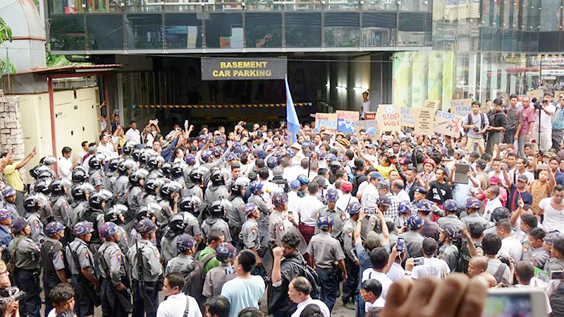 ၿငိမ္းခ်မ္းေရးဆႏၵျပပဲြကို ႏွိမ္ႏွင္းသည့္ကိစၥ လူ႔အခြင့္အေရးေကာ္မရွင္ စံုစမ္းမည္