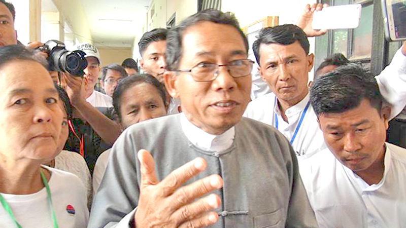 ပုဒ္မ ၃ ခုျဖင့္ တရားစြဲခံေနရတာ တရားမၽွတမႈမရွိဟု ေဒါက္တာေအးေမာင္ ေျပာ