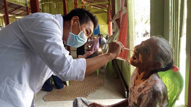 ျမင္းၿခံၿမိဳ႕နယ္ ေက်းရာမ်ားတြင္ သြားႏွင့္ခံတြင္း ကြင္းဆင္းကုသေပးေန