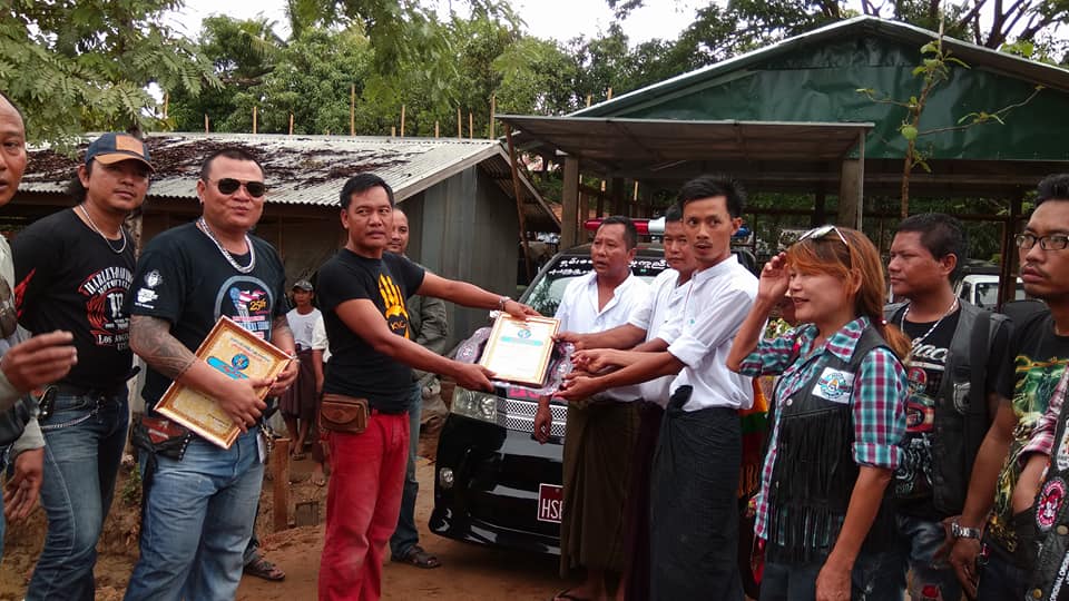 ရွမ္းတကူဆိပ္ေက်းရြာတြင္ ရန္ကုန္ဆိုင္ကယ္ခ်စ္သူမ်ားအဖြဲ႔ လူနာတင္ယာဥ္လႉဒါန္း