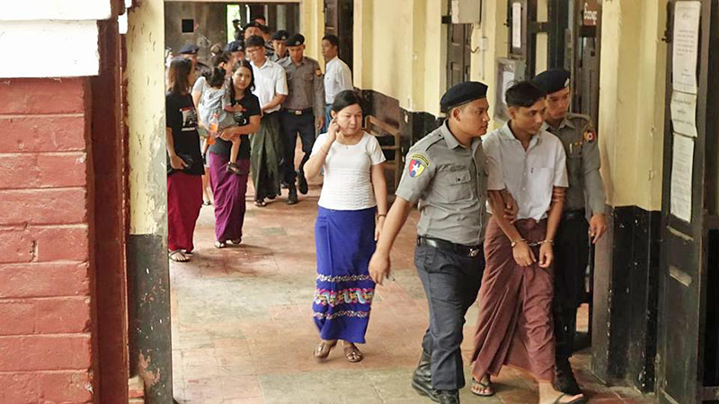 ႐ုိက္တာသတင္းေထာက္ ၂ ဦး၏ ဖုန္းကို ဝရမ္းမရွိဘဲ ရွာေဖြခံရမႈ ေရွ႕ေနကန္႔ကြက္