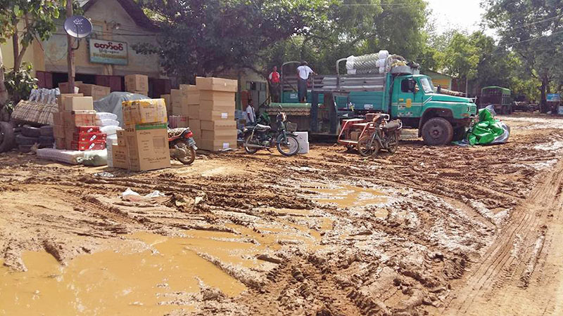 ျမင္​းၿခံ ယာဥ္​ရပ္​နားကြင္​းလမ္​းမ်ား အျမန္​ျပဳျပင္​​ေပး​ရန္ ေတာင္းဆုိ