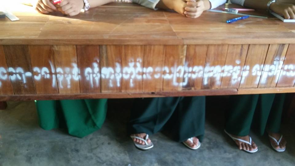 ရန္ကုန္တိုင္းအစိုးရက လႉဒါန္းသည့္ ေက်ာင္းစာသင္ခံုတခ်ဳိ႕ ခိုင္ခံံ့မႈမရွိဘဲက်ဳိးက်
