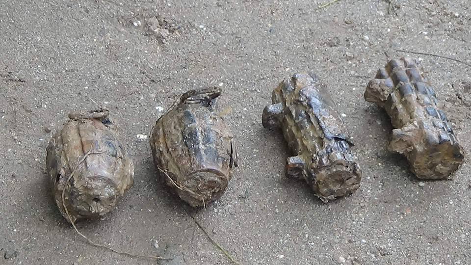 မံုရြာၿမိဳ႕တြင္ မေပါက္ကဲြေသးသည့္ သံေခ်းတက္ ဗံုးသီးေဟာင္းမ်ားေတြ႔ရွိ