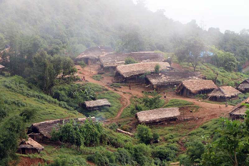 နာဂေဒသ မိုးသည္းထန္စြာ ရြာသြန္းေနလို႔ သြားလာေရးမွာ ဆင္ေတြကို အသံုးျပဳေနရ