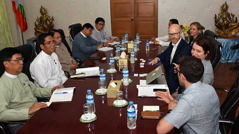 ေဖ့စ္ဘြတ္ခ္အေကာင့္အခ်ဳိ႕ ပိတ္သိမ္းခံရမႈ ျပန္ၾကားေရး၀န္ႀကီးဌာန တုိက္တြန္းျခင္းမဟုတ္ဟု ရွင္းလင္း