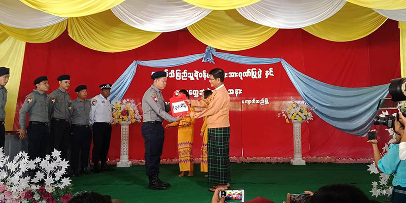 တရားဥပ​ေဒစိုးမိုး​ေရးအတြက္​ ရဲဝံ့စြာ​ေဖာ္ထုတ္ခဲ့သည့္ ရဲ၀န္ထမ္းမ်ားကုိ ဂုဏ္ျပဳ