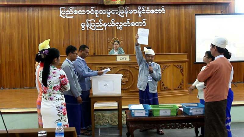 တရားဥပေဒစိုးမိုးမႈမရွိသည့္ကိစၥ မြန္ျပည္နယ္လႊတ္ေတာ္အတြင္း အေခ်အတင္ ေဆြးေႏြး