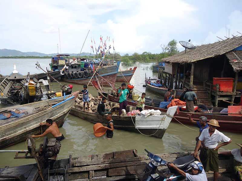ရခိုင္ဘက္မွ လူ ၁၁ ဦးပါ စက္ေလွ ေရးၿမိဳ႕ ကုလားကုတ္ကၽြန္းသုိ႔ ေမ်ာလာ