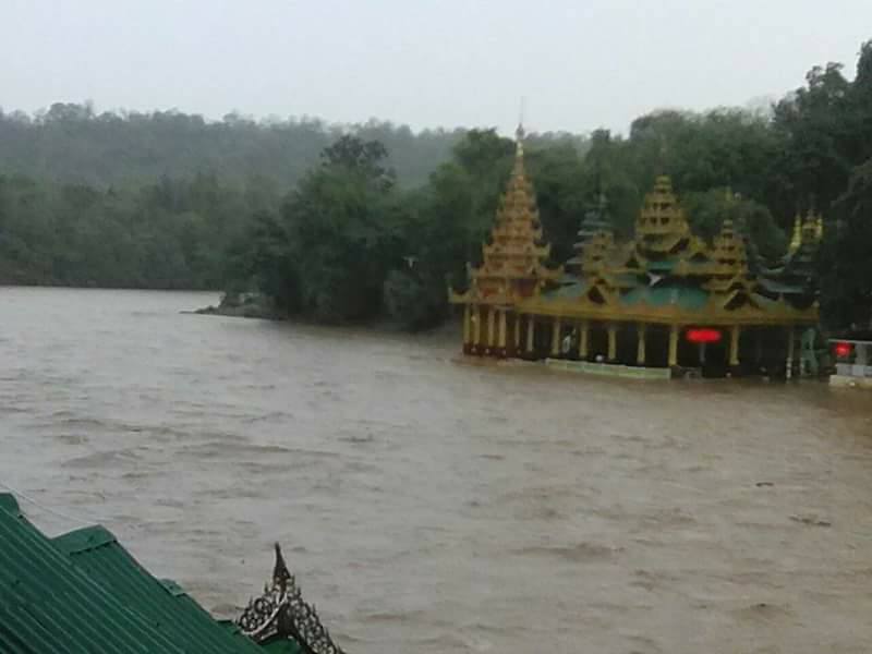 မန္းေရႊစက္ေတာ္ဘုရား၊ ေအာက္စက္ေတာ္ရာရင္ျပင္ထဲ ေခ်ာင္းေရမ်ား စဝင္ (ဓာတ္ပံု)