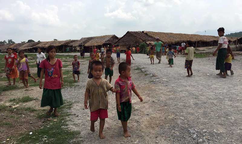 ေက်ာင္းဆရာ အခက္အခဲေၾကာင့္ ၿမိဳင္ႀကီးငူ စစ္ေရွာင္စခန္းေက်ာင္း မဖြင့္ႏုိင္ေသး