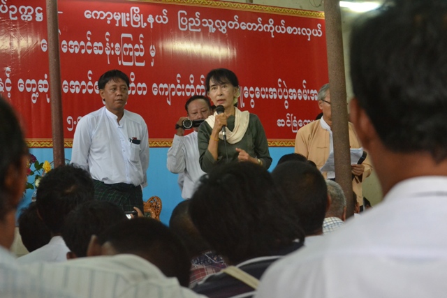 ​ေဒၚ​ေအာင္ဆန္း​စုၾကည္ ျပည္သူ့​ဆနၵ နား​ေထာင္
