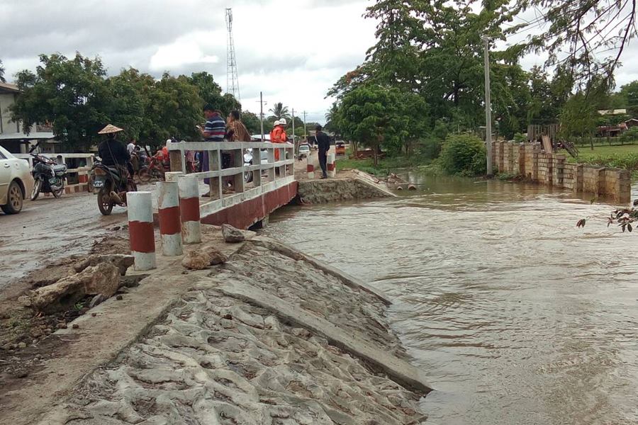 ဒီးေမာ့ဆုိၿမိဳ႕နယ္တြင္ ေရႀကီးေျမၿပိဳၿပီး အမ်ဳိးသမီး ၁ ဦးေခ်ာင္းထဲေမ်ာပါေပ်ာက္ဆုံး