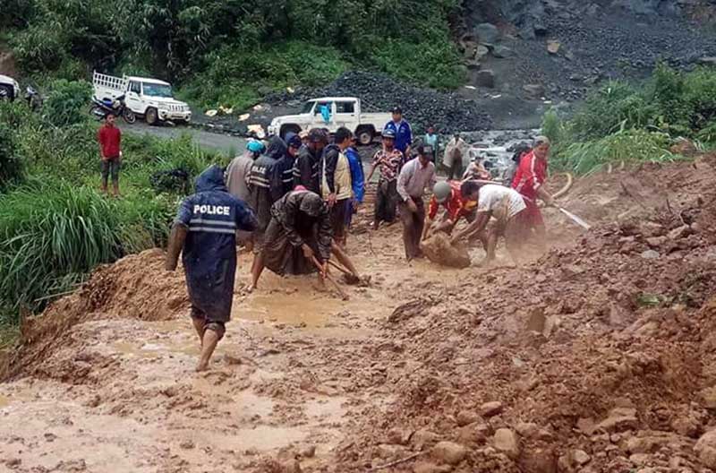 ထမံသီႏွင့္ ေလရွီးၿမိဳ႕သြားလမ္း မိုးရြာသြန္းမႈေၾကာင့္ ပ်က္စီး