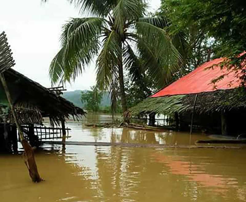ရခိုင္တြင္ ေရႀကီးေရလွ်ံမႈေၾကာင့္ လူဦးေရ ၄၀၀၀ ခန္႔ ေဘးလႊတ္ရာ ေရႊ႕ေျပာင္း