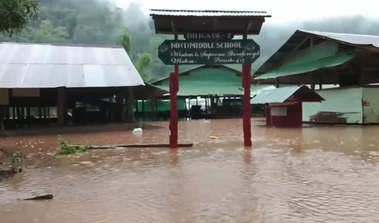 မယ္လဒုကၡသည္စခန္းေရႀကီး၊ အိမ္ေျခ ၁၀၀ ခန္႔ နစ္ျမဳပ္ (႐ုပ္သံ)