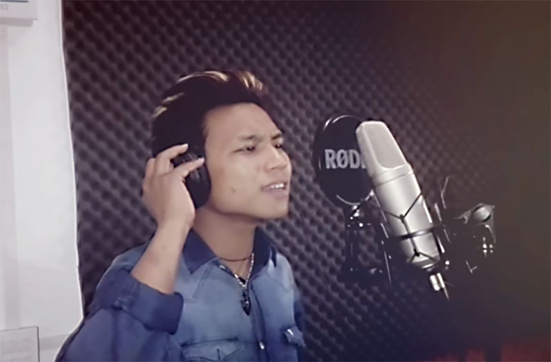 ျမန္မာအုိင္ေဒါၿပဳိင္ပြဲဝင္ ၿဖိဳးျမတ္ေအာင္ သီဆိုသည့္ ‘ငါတို႔ရဲ႕ General’ သီခ်င္း (႐ုပ္သံ)