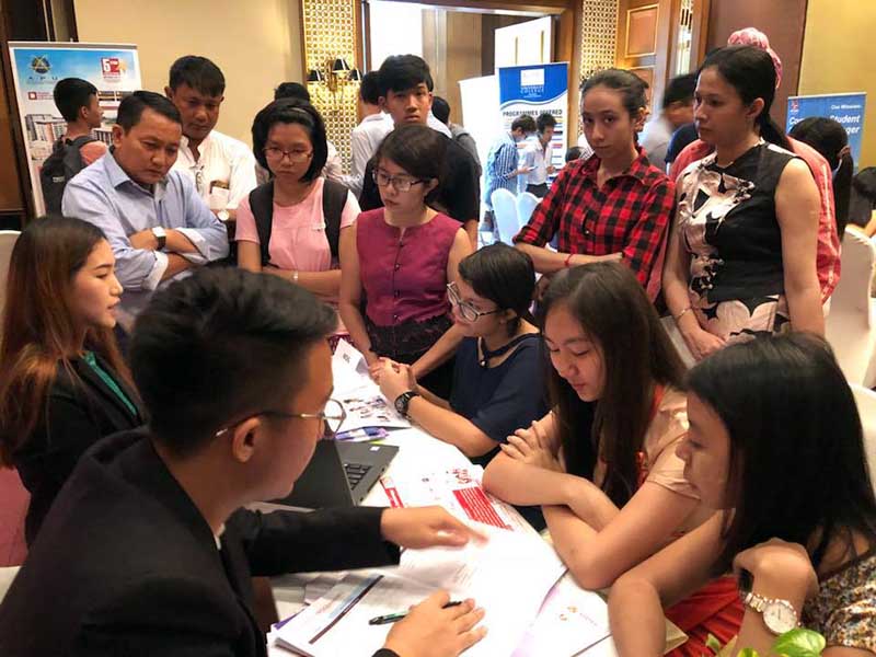 ၉ ႀကိမ္ေျမာက္ ႏိုင္ငံတကာ ေက်ာင္းေပါင္းစံုမွလူငယ္မ်ား အခမဲ့ပညာေရး ေဆြးေႏြးပြဲ က်င္းပ