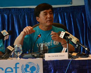 က​ေလး​ေတြအ​ေၾကာင္း​ ပို​ေဖာ္ျပၾကရန္ မီဒီယာမ်ား​ကို ဂ်က္ကီခ်န္း​ တိုက္တြန္း​