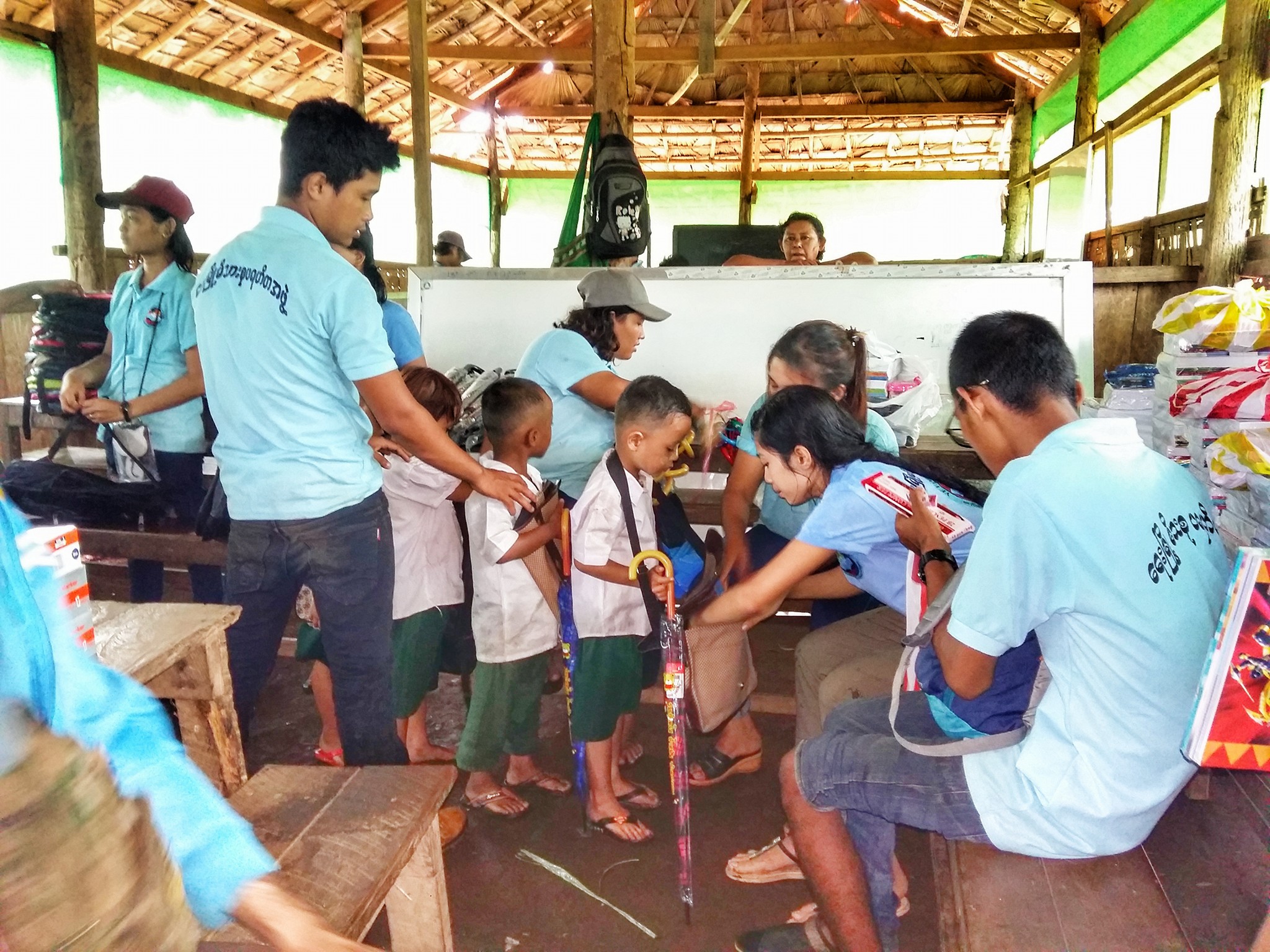 ေရးၿမိဳ႕နယ္အတြင္း အစြန္းအဖ်ားေဒသရွိ စာသင္ေက်ာင္းမ်ားကို ကူညီေထာက္ပံ့