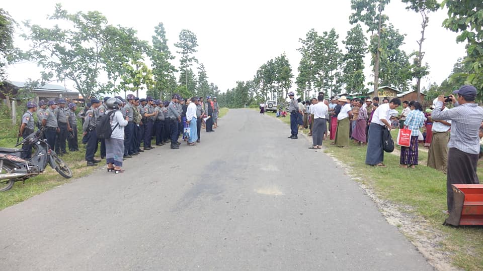 ကနီၿမိဳ႕နယ္၌ ေျမယာအျငင္းပြားမႈႏွင့္ပတ္သက္၍  ရြာသားမ်ားႏွင့္ ရဲတပ္ဖြဲ႔ ထိပ္တိုက္ေတြ႔ေန
