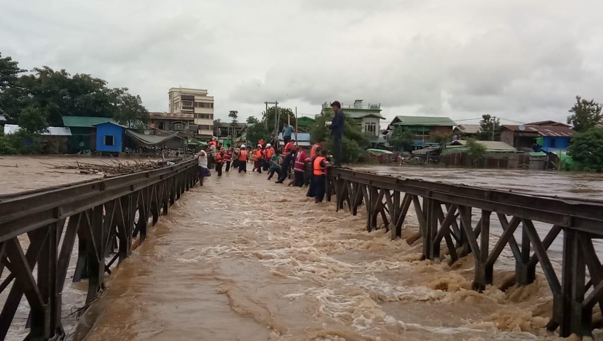 ဖားကန္႔တြင္ မိုးသည္းေရႀကီးၿပီး လမ္းျပတ္ေတာက္ေန