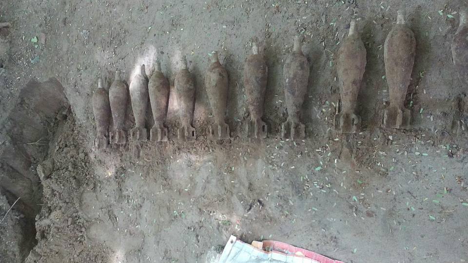 မိတီၳလာတြင္ ေျမတူးမိႈရွာသူ စစ္က်န္ဗုံးသီးေဟာင္း ၁၁ လုံးေတြ႔