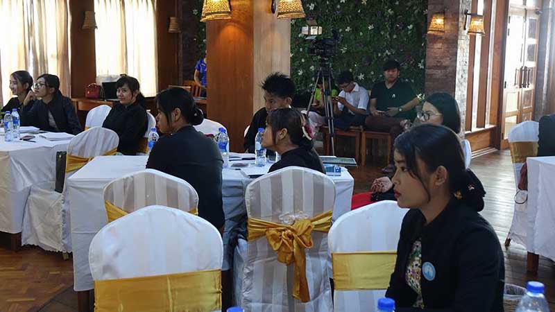 လႊတ္ေတာ္ထဲ ေရွ႕ေနမ်ား၏အခန္းက႑ ပါ၀င္လာရန္ အေရးႀကီးဟုဆုိ