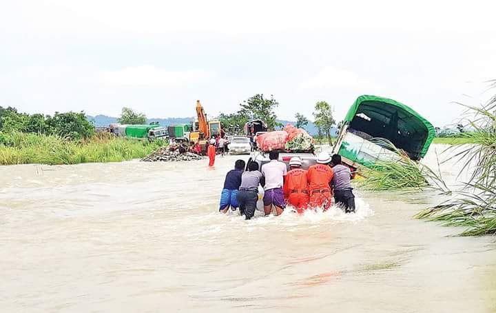 ကာမိုင္း-ဖားကန္႔ ကားလမ္း ေရေက်ာ္၊ ခရီးသည္တင္ကားမ်ား သြားလာမႈ ရပ္တန္႔ထား