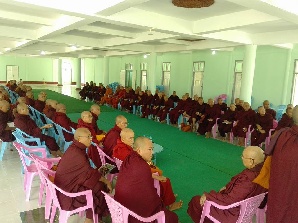 သံဃာေတာ္မ်ား၏ လိုင္စင္မဲ့ကားမ်ား တရား၀င္ယာဥ္လိုင္စင္ရရွိေရး ေဆြးေႏြး