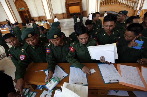 ဒု-ဗိုလ္ခ်ဳပ္ၾကီး ေ၀လြင္ကို အစားထုိးခန့္အပ္၊ စစ္တပ္ဩဇာလြွႊမ္းမုိးဆဲဟုဆုိ