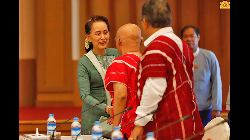 အပစ္ရပ္တိုင္းရင္းသားလက္နက္ကိုင္ ေခါင္းေဆာင္မ်ားႏွင့္ ေဒၚေအာင္ဆန္းစုၾကည္ ေတြ႔ဆံု