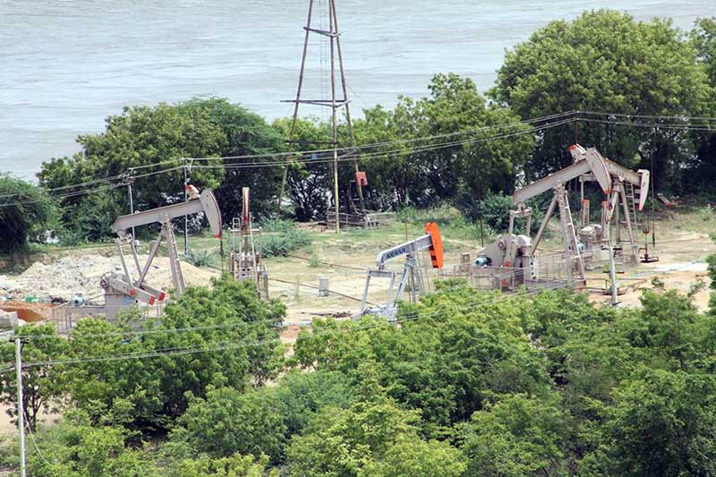 ဝန္​ထမ္​း​ေလးဦးအား ပါး႐ိုက္​ခဲ့သည့္ လံုၿခံဳ​ေရးအရာရိွကို အေရးယူေပးရန္ တိုင္ၾကား